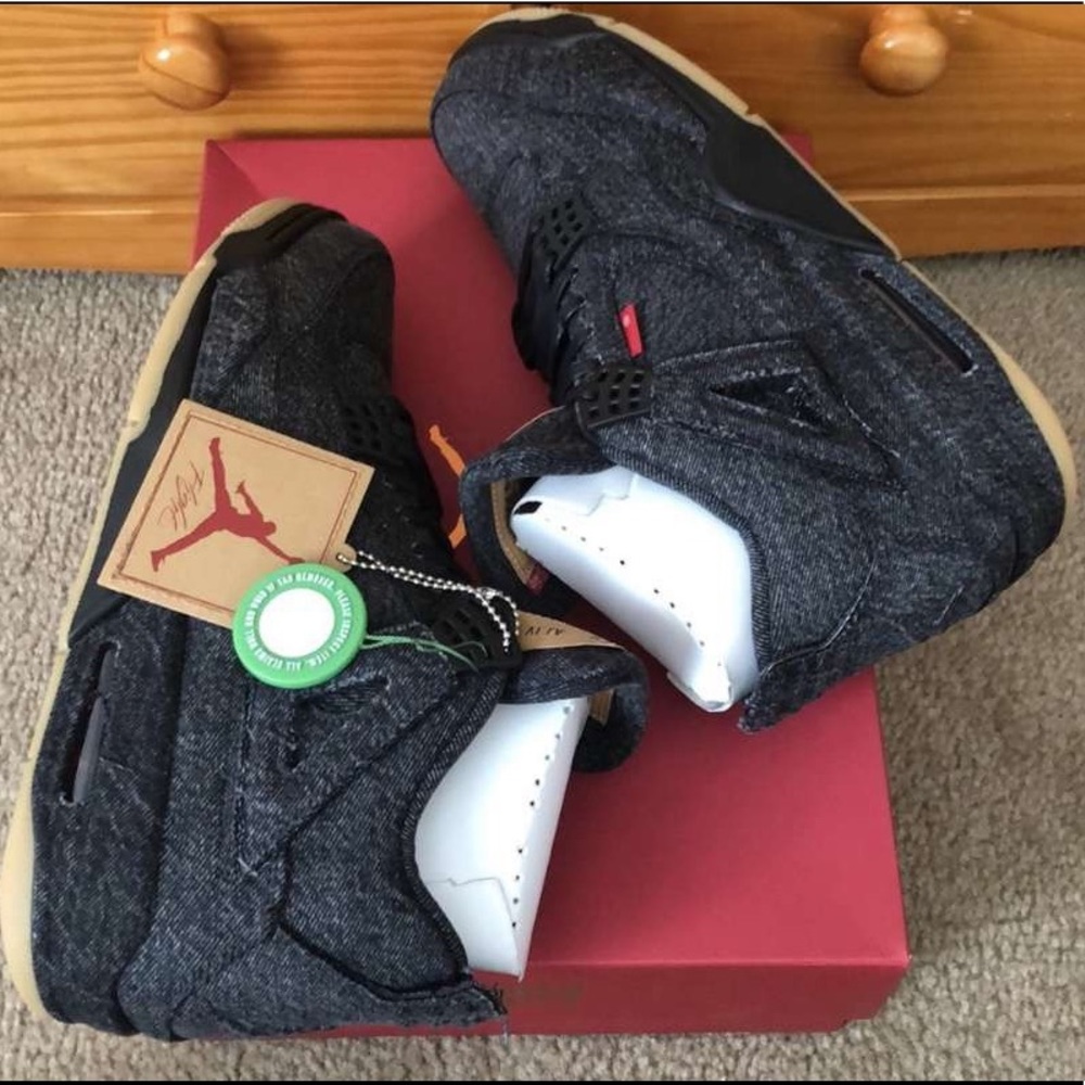 Jordan 4 “Levi’s Black”